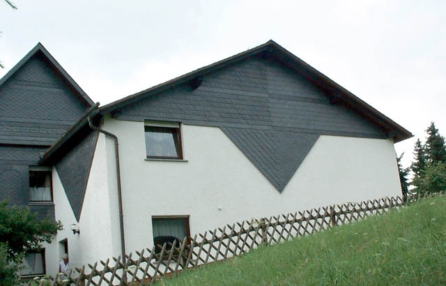 Spanischer Naturschiefer mit Ornamenten
