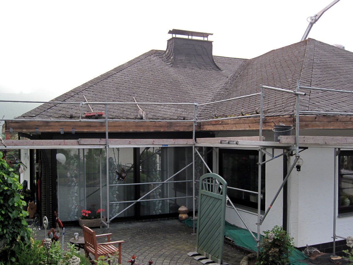 Das Haus mit altem Dach